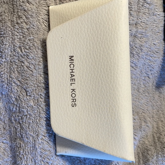 Michael Kors Sunglasses. - Picture 4 of 7